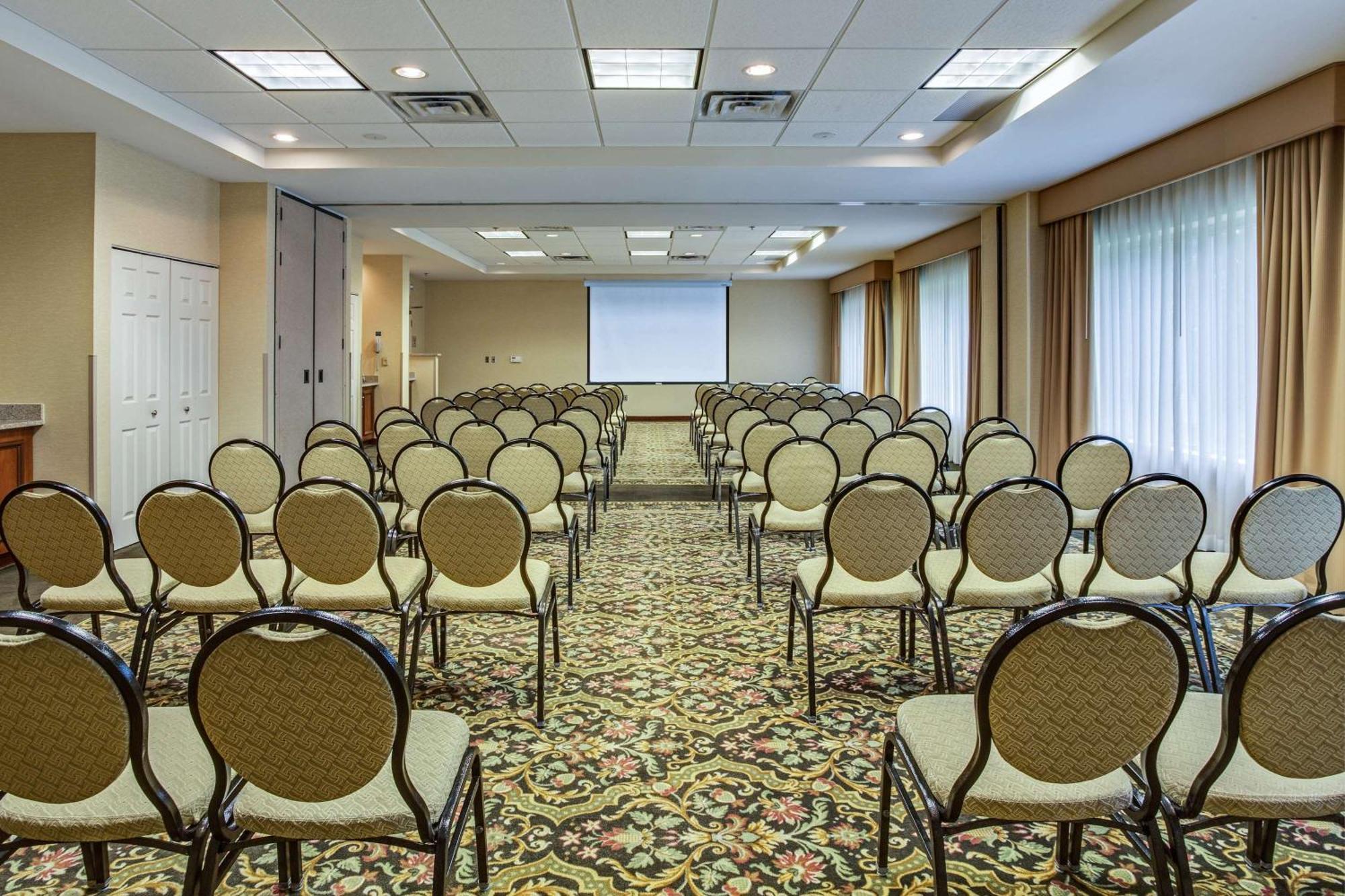 Hilton Garden Inn Cleveland Airport Fairview Park Exterior foto